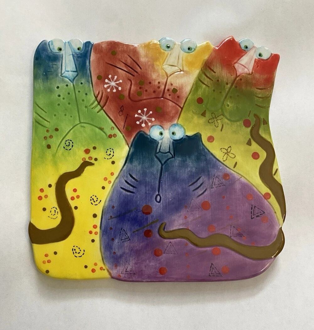 STUDIO DESIGNWORKS Joycats CAT TRIVET 6" IN X 6" IN Pottery Hand Painted Plate